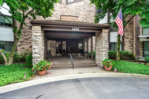 Photo of 1400 N Yarmouth Place #413, Mount Prospect, IL 60056 (MLS # 12731762)