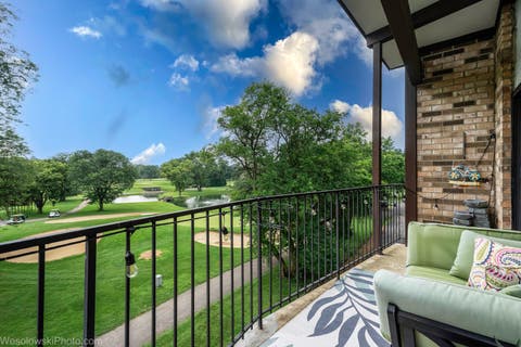 Tiny photo for 1400 N Yarmouth Place #413, Mount Prospect, IL 60056 (MLS # 12731762)