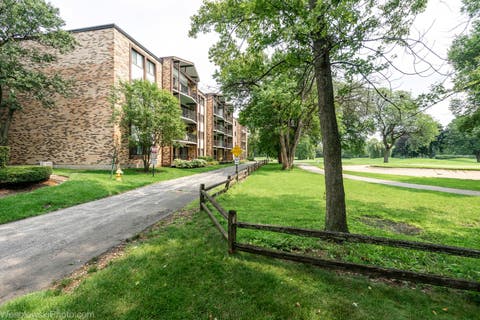 Tiny photo for 1400 N Yarmouth Place #413, Mount Prospect, IL 60056 (MLS # 12731762)