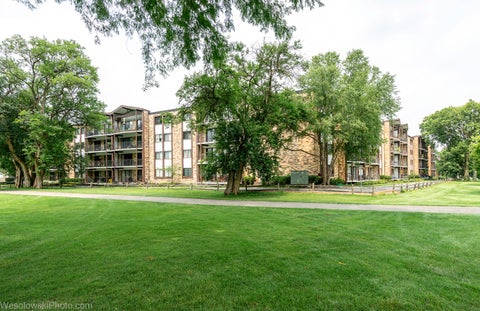Tiny photo for 1400 N Yarmouth Place #413, Mount Prospect, IL 60056 (MLS # 12731762)