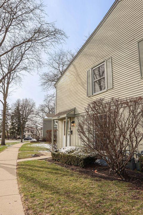 Tiny photo for 1682 Monticello Court #D, Wheaton, IL 60189 (MLS # 12595374)