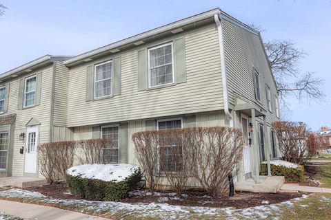 Tiny photo for 1682 Monticello Court #D, Wheaton, IL 60189 (MLS # 12595374)