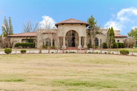 Photo of 319 Country Club Lane, Harrisburg, IL 62946 (MLS # 12583805)