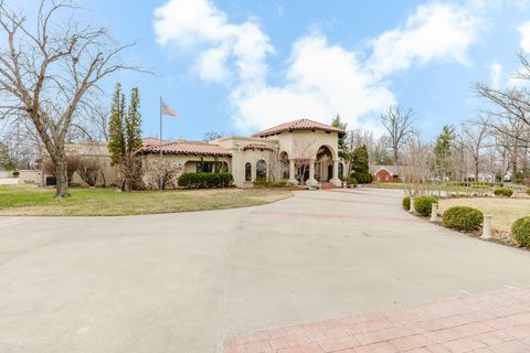 Tiny photo for 319 Country Club Lane, Harrisburg, IL 62946 (MLS # 12583805)