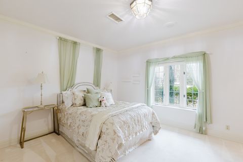 Tiny photo for 319 Country Club Lane, Harrisburg, IL 62946 (MLS # 12583805)