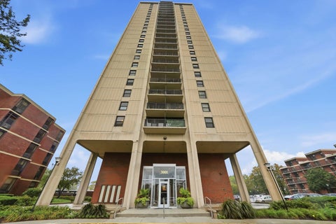 Photo of 3001 S Michigan Avenue #809, Chicago, IL 60616 (MLS # 12758463)