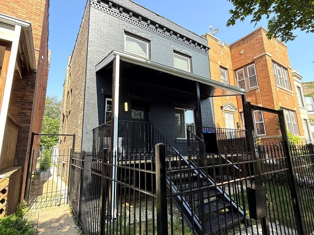 Photo for 7042 S Eberhart Avenue, Chicago, IL 60637 (MLS # 12486893)
