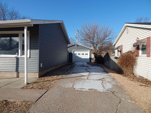 Tiny photo for 3302 Greenbrier Drive, Bettendorf, IA 52722 (MLS # 12560002)