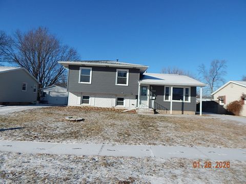 Photo of 3302 Greenbrier Drive, Bettendorf, IA 52722 (MLS # 12560002)