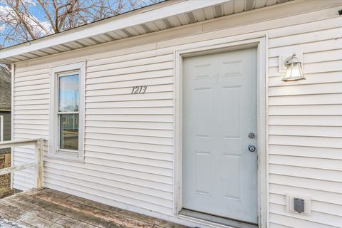Tiny photo for 1213 W Beslin Street, Urbana, IL 61801 (MLS # 12548955)