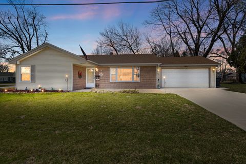 Photo of 6900 W 112th Street, Worth, IL 60482 (MLS # 12600047)