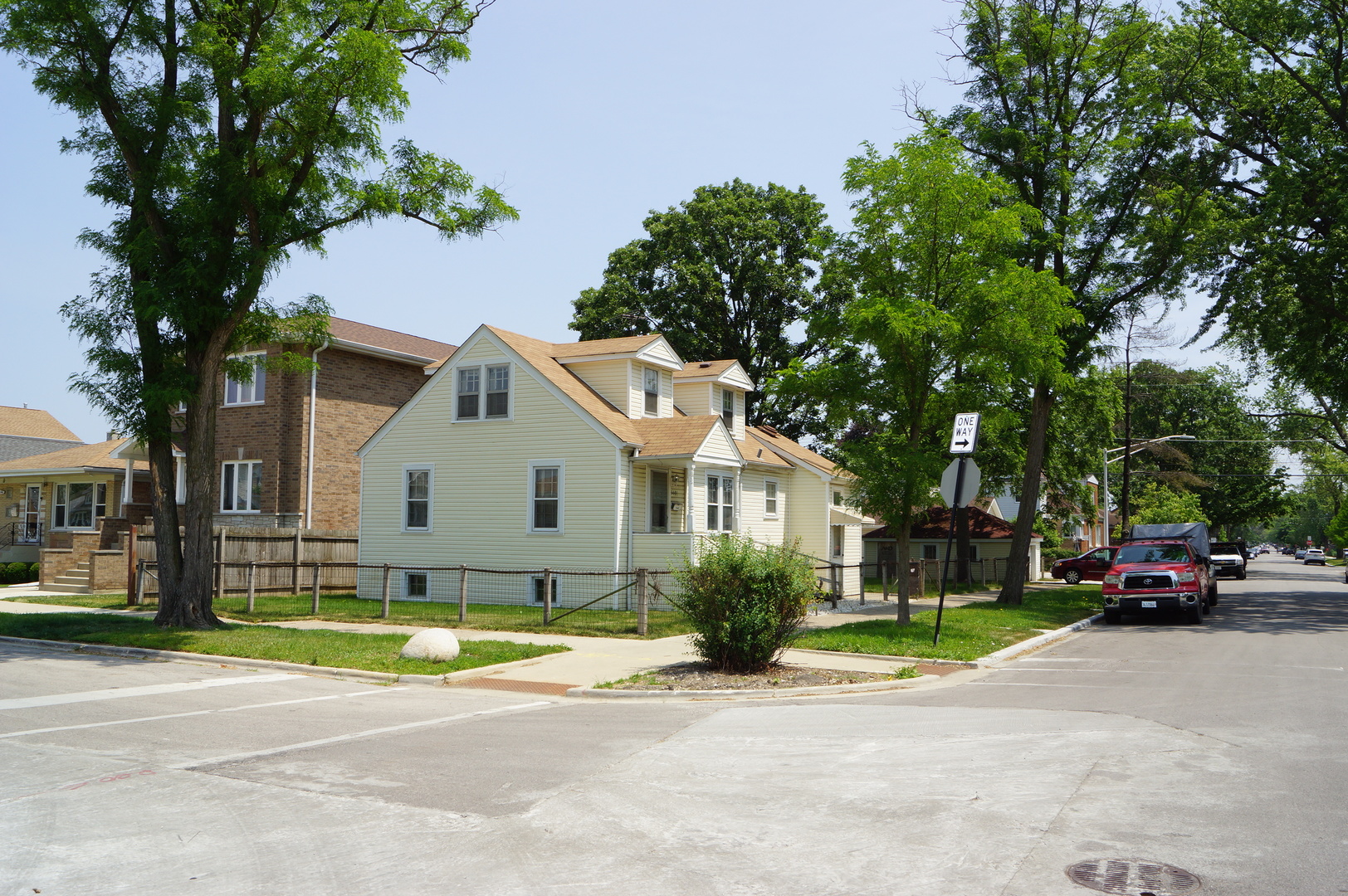 3401 N Overhill Avenue