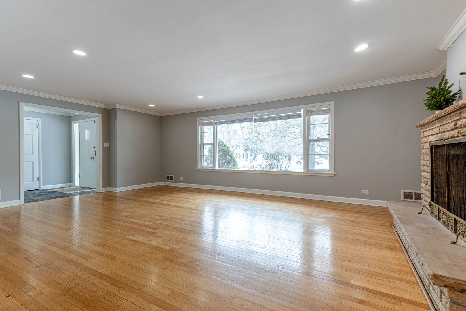 996 Castlegate Court