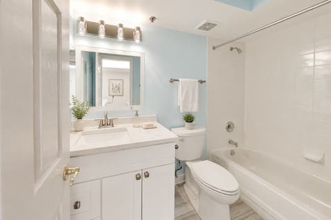 Tiny photo for 710 Creekside Drive #101, Mount Prospect, IL 60056 (MLS # 12725510)