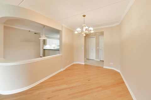 Tiny photo for 710 Creekside Drive #101, Mount Prospect, IL 60056 (MLS # 12725510)