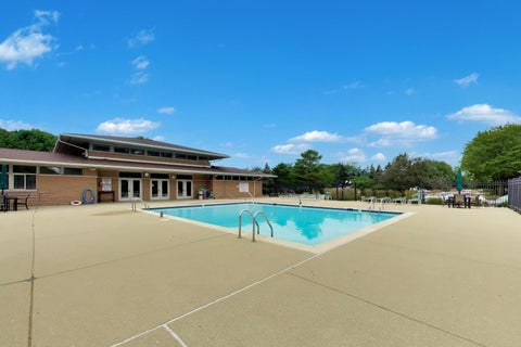 Tiny photo for 710 Creekside Drive #101, Mount Prospect, IL 60056 (MLS # 12725510)