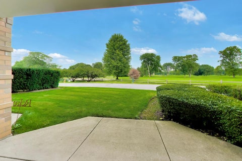 Tiny photo for 710 Creekside Drive #101, Mount Prospect, IL 60056 (MLS # 12725510)