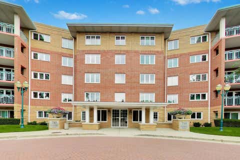 Tiny photo for 710 Creekside Drive #101, Mount Prospect, IL 60056 (MLS # 12725510)