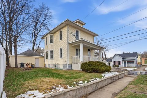 Photo of 314 WASHINGTON Street, Davenport, IA 52802 (MLS # 12575031)
