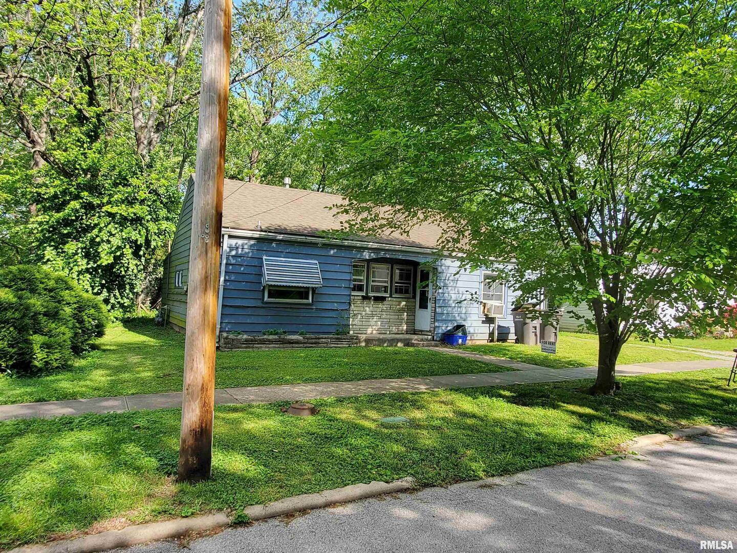 Photo 1 of 3 — 607 N ALMOND Street Front House, Carbondale, IL 62901