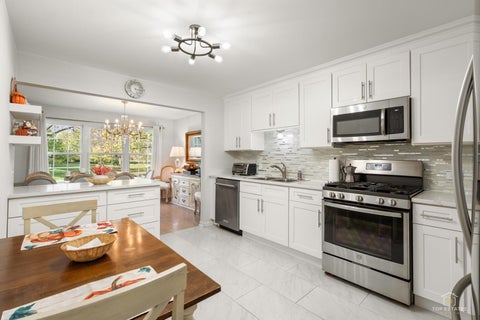 Tiny photo for 816 Butternut Lane #A, Mount Prospect, IL 60056 (MLS # 12783044)