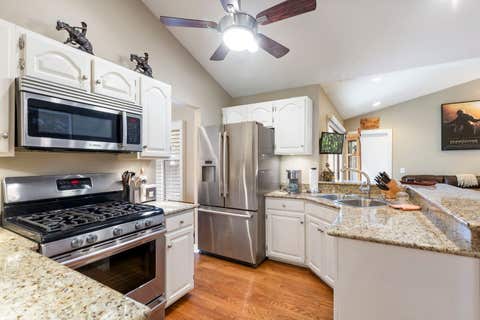 Tiny photo for 6 Hastings Lane #6, Lincolnshire, IL 60069 (MLS # 12575951)