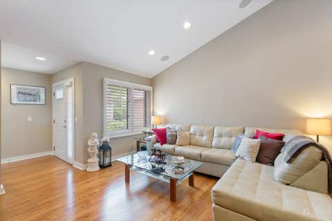 Tiny photo for 6 Hastings Lane #6, Lincolnshire, IL 60069 (MLS # 12575951)