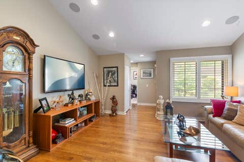 Tiny photo for 6 Hastings Lane #6, Lincolnshire, IL 60069 (MLS # 12575951)