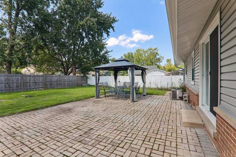 Tiny photo for 1212 Carswell Avenue, Elk Grove Village, IL 60007 (MLS # 12723127)