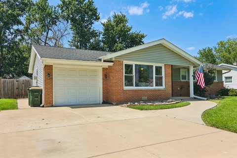 Tiny photo for 1212 Carswell Avenue, Elk Grove Village, IL 60007 (MLS # 12723127)