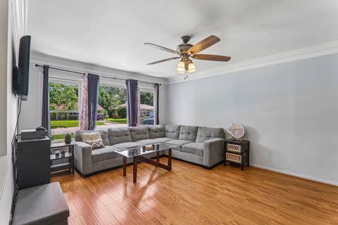 Tiny photo for 1212 Carswell Avenue, Elk Grove Village, IL 60007 (MLS # 12723127)