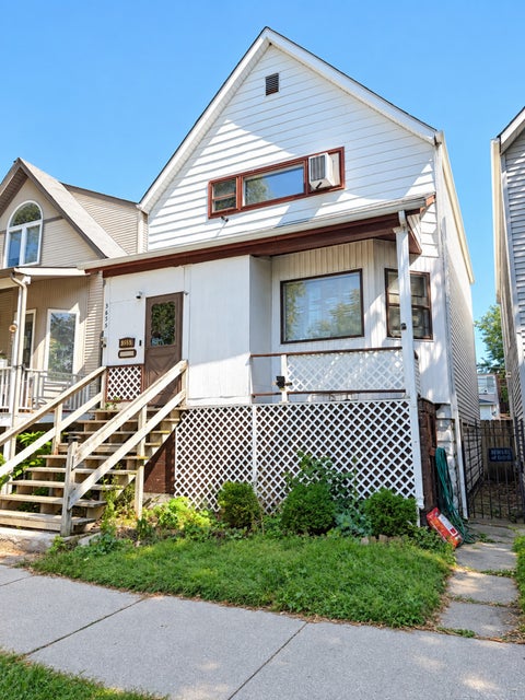 Photo of 3635 N Ravenswood Avenue, Chicago, IL 60613 (MLS # 12767008)