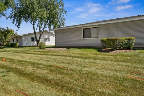 Tiny photo for 988 Chelsea Lane, Schaumburg, IL 60193 (MLS # 12468606)