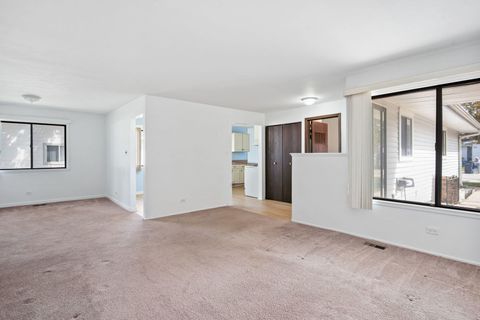 Tiny photo for 988 Chelsea Lane, Schaumburg, IL 60193 (MLS # 12468606)