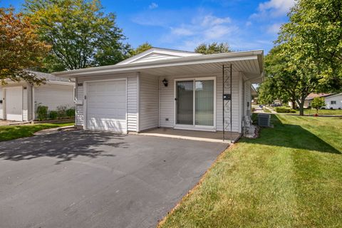 Photo of 988 Chelsea Lane, Schaumburg, IL 60193 (MLS # 12468606)