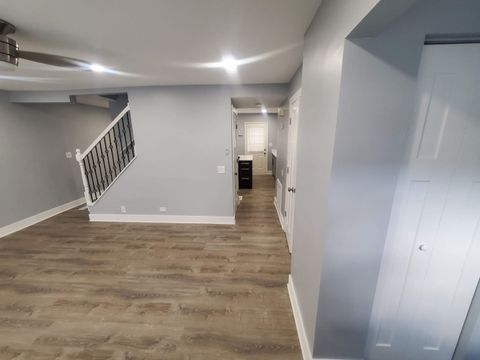 Tiny photo for 1120 N Boxwood Drive #B, Mount Prospect, IL 60056 (MLS # 12502075)