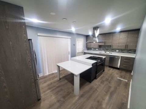 Tiny photo for 1120 N Boxwood Drive #B, Mount Prospect, IL 60056 (MLS # 12502075)