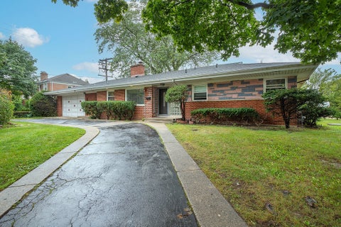 Tiny photo for 6756 N Keating Avenue, Lincolnwood, IL 60712 (MLS # 12764035)
