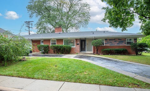 Photo of 6756 N Keating Avenue, Lincolnwood, IL 60712 (MLS # 12764035)