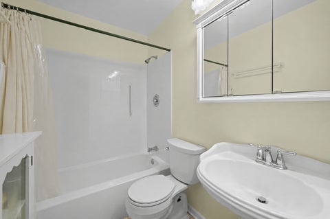 Tiny photo for 80 Commonwealth Court #4, Vernon Hills, IL 60061 (MLS # 12676096)