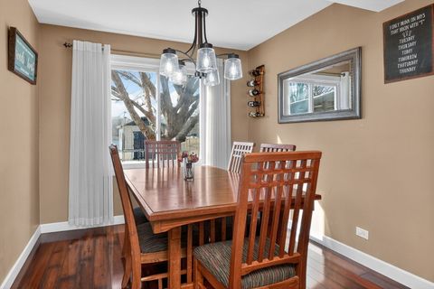 Tiny photo for 321 Lakeside Drive, Bolingbrook, IL 60440 (MLS # 12614614)