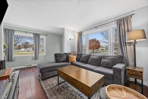 Tiny photo for 9201 S 52nd Avenue, Oak Lawn, IL 60453 (MLS # 12522670)