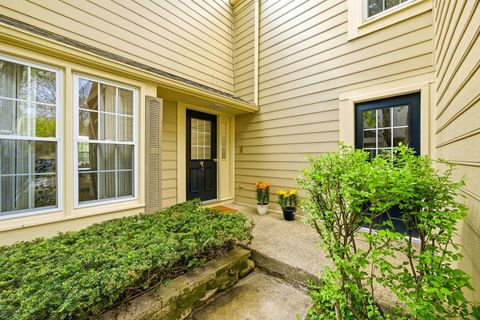 Tiny photo for 76 Whittington Course, St. Charles, IL 60174 (MLS # 12627454)