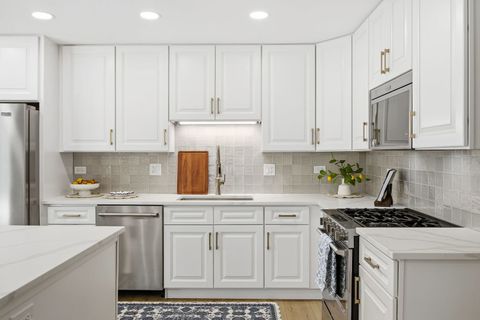 Tiny photo for 76 Whittington Course, St. Charles, IL 60174 (MLS # 12627454)
