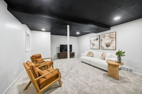 Tiny photo for 76 Whittington Course, St. Charles, IL 60174 (MLS # 12627454)