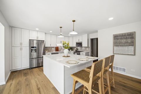 Tiny photo for 76 Whittington Course, St. Charles, IL 60174 (MLS # 12627454)