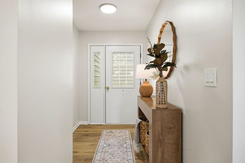 Tiny photo for 76 Whittington Course, St. Charles, IL 60174 (MLS # 12627454)