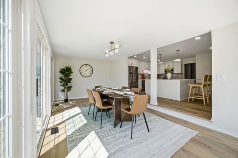 Tiny photo for 76 Whittington Course, St. Charles, IL 60174 (MLS # 12627454)