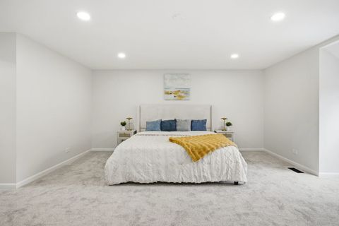 Tiny photo for 76 Whittington Course, St. Charles, IL 60174 (MLS # 12627454)