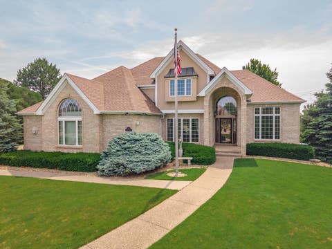 Photo of 17 Smokey Court, Bloomington, IL 61704 (MLS # 12201632)